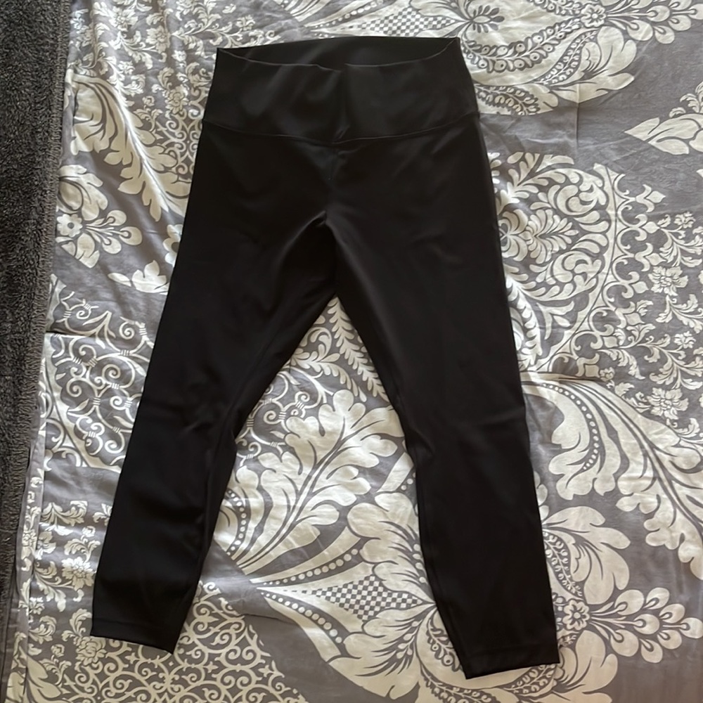 Black lululemon Wunder Under high rise tight “25
